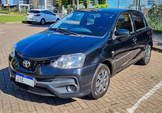 TOYOTA ETIOS 1.5 XS 16V FLEX 4P AUTOMÁTICO TOYOTA ETIOS 1.5 XS 16V FLEX 4P AUTOMÁTICO
